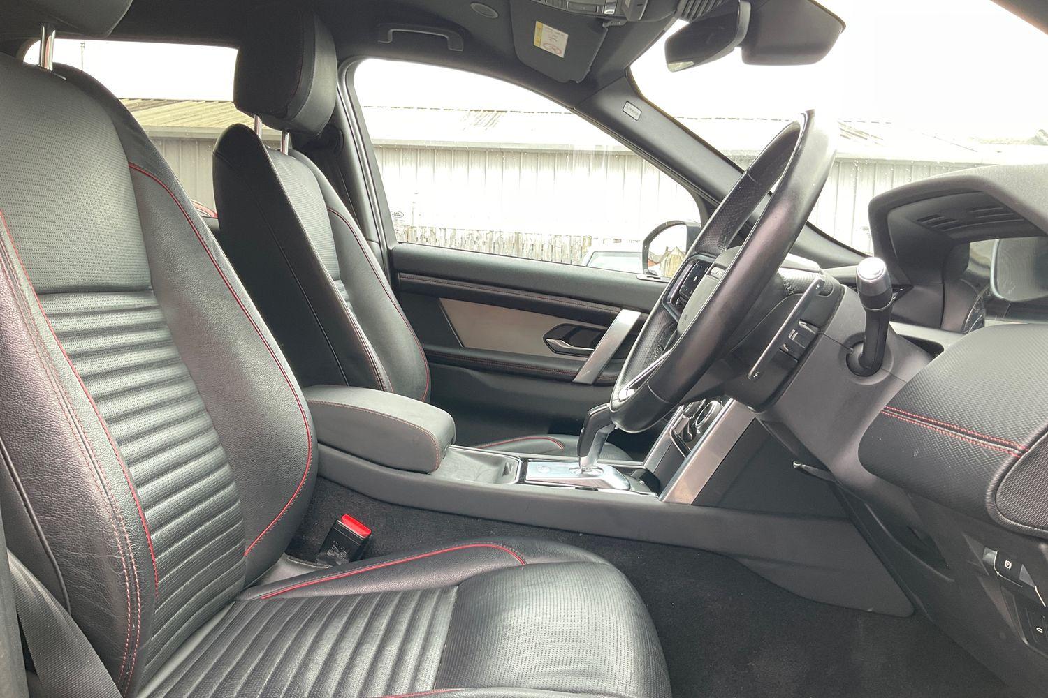 Land Rover Discovery Sport Photo 16