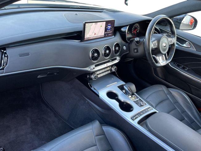 Kia Stinger Photo 2