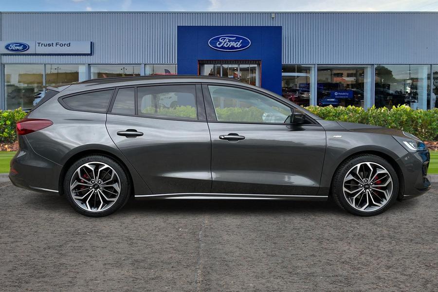 Ford FOCUS Photo autoimg-cedb960fc756f92bb94560a13d1663e2dff33531.jpg