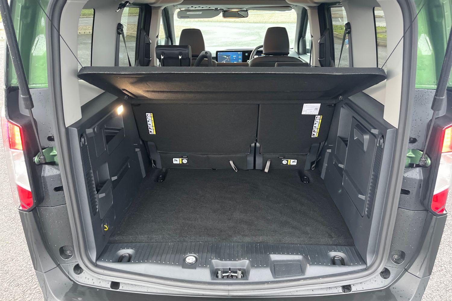 Ford E-Tourneo Courier Photo 20