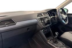 VOLKSWAGEN Tiguan Photo 2