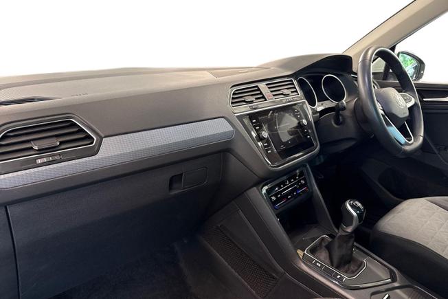 VOLKSWAGEN Tiguan Photo 2