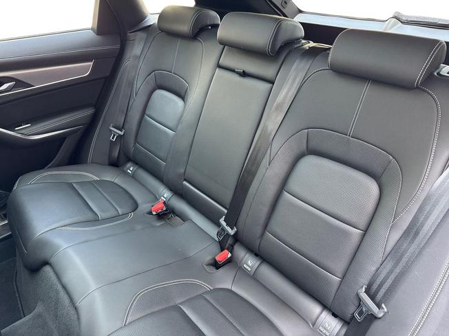 JAGUAR F-Pace Photo 9