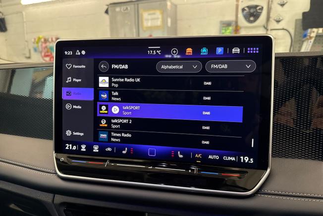 VOLKSWAGEN Tiguan Photo 13