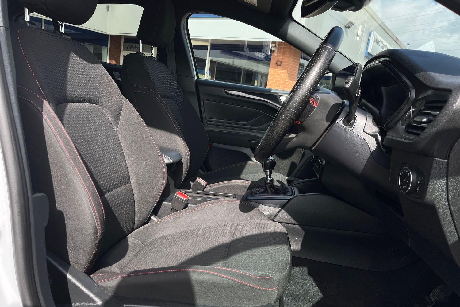 Ford Focus Photo 16