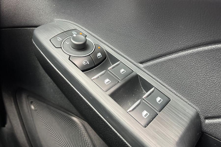 Ford KUGA Photo autoimg-cefbebbcfecc6ece628d82fe730c418a16606107.jpg