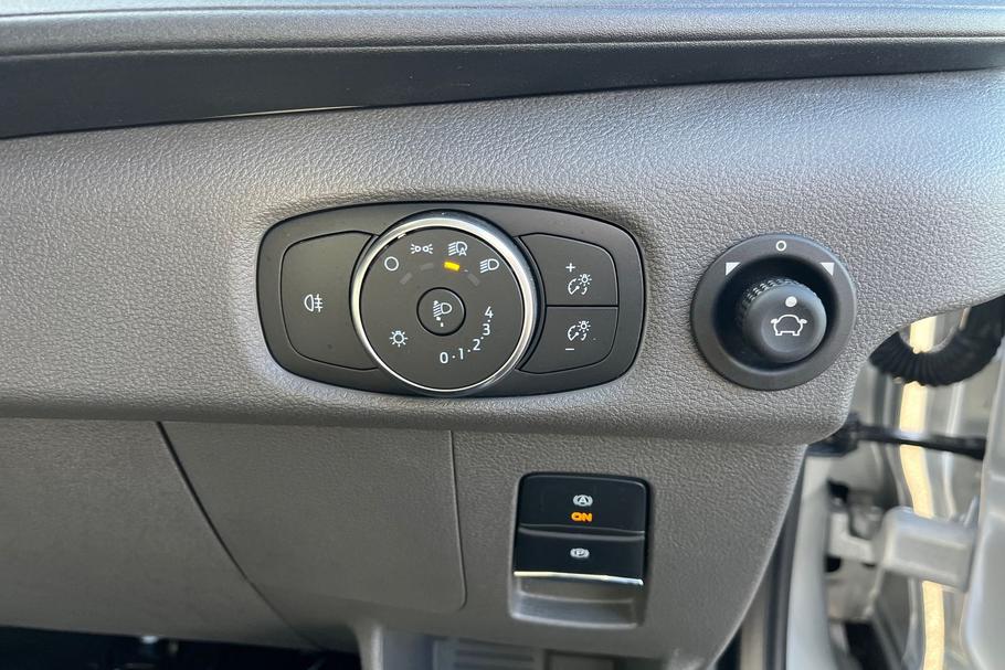 Used Ford E-TRANSIT 9