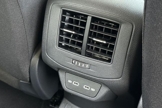VOLKSWAGEN T-Roc Photo 42