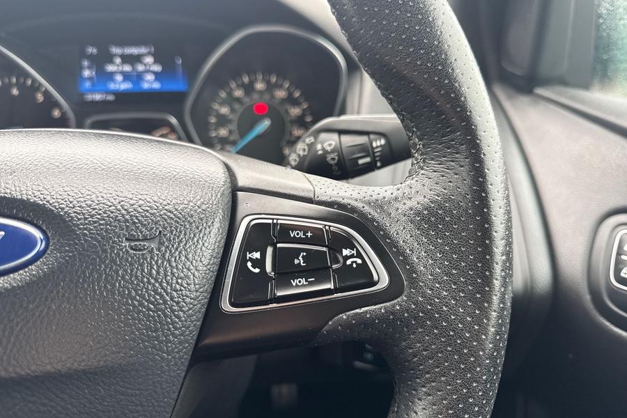 Ford Focus Photo autoimg-ceffdf90e699188de45475ef7926b7524bdea097.jpg