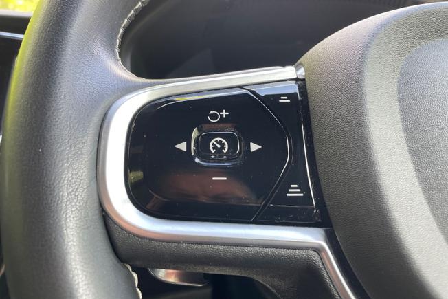 VOLVO XC60 Photo 16