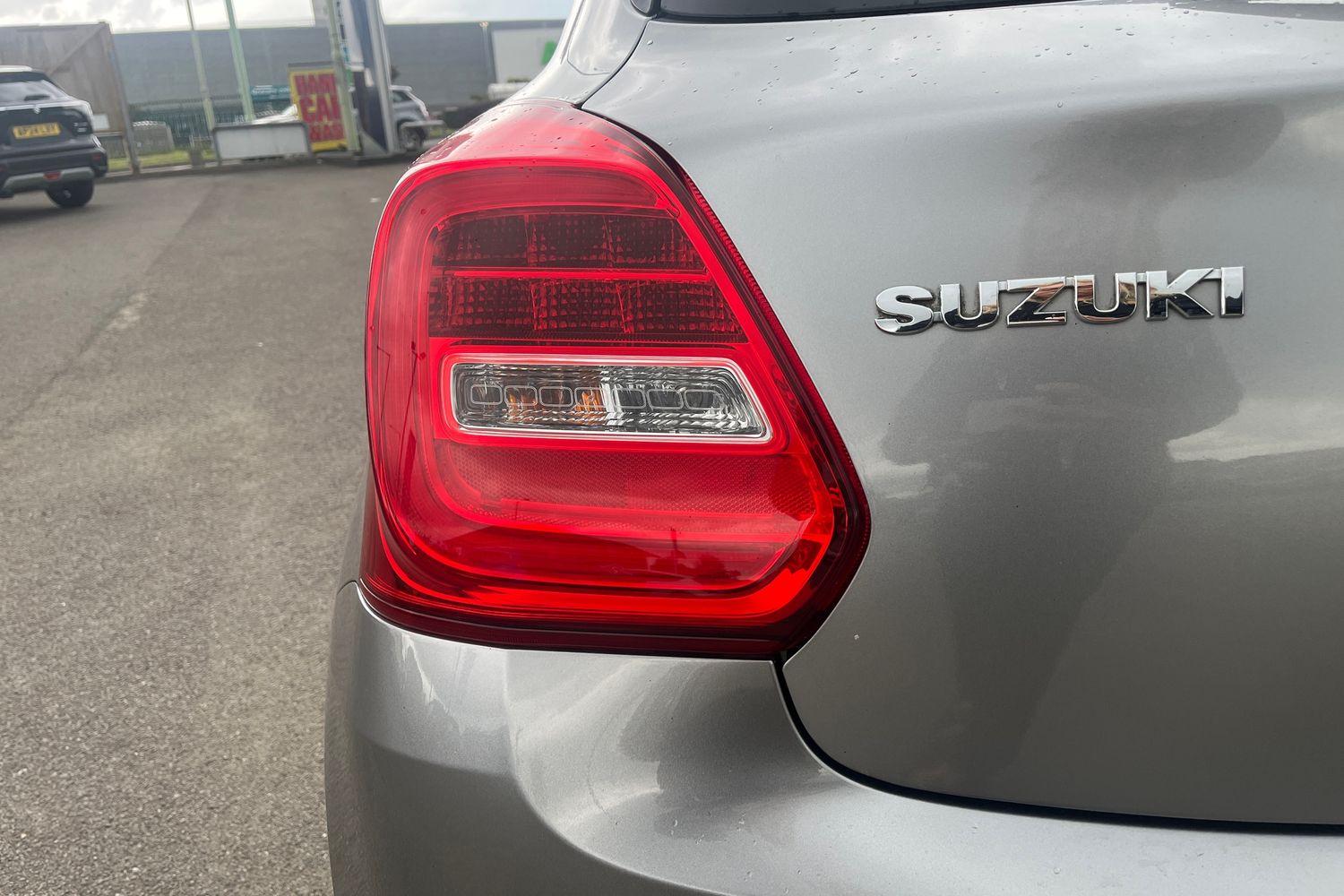 Suzuki SWIFT Photo 19