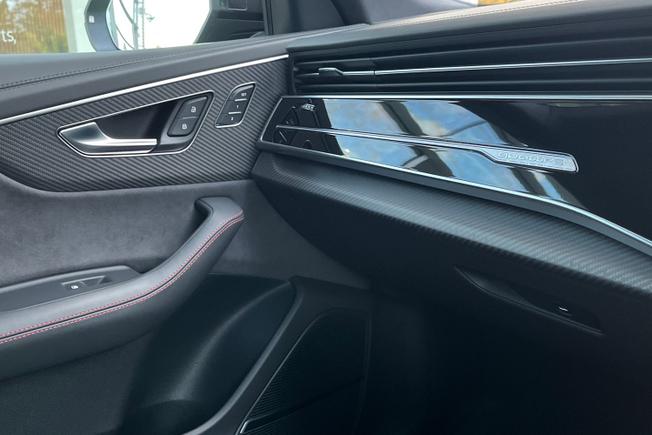 Audi RSQ8 Photo 25