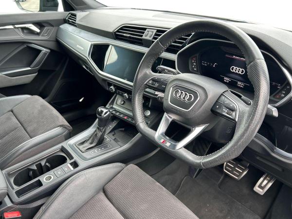Audi Q3 Photo autoimg-cf08f126779af6ebfb6173f74b169326c52b4c4a.jpg