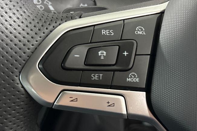 VOLKSWAGEN Golf Photo 16