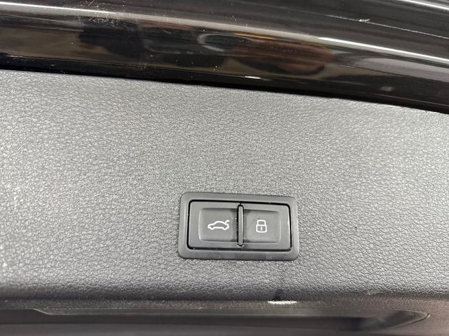 AUDI e-tron Photo 23