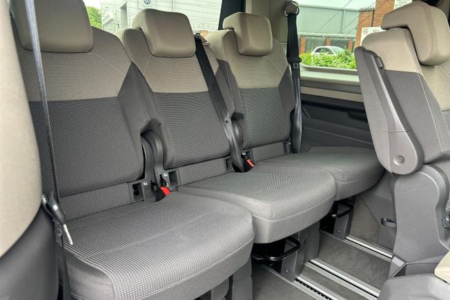 VOLKSWAGEN Multivan Photo 41