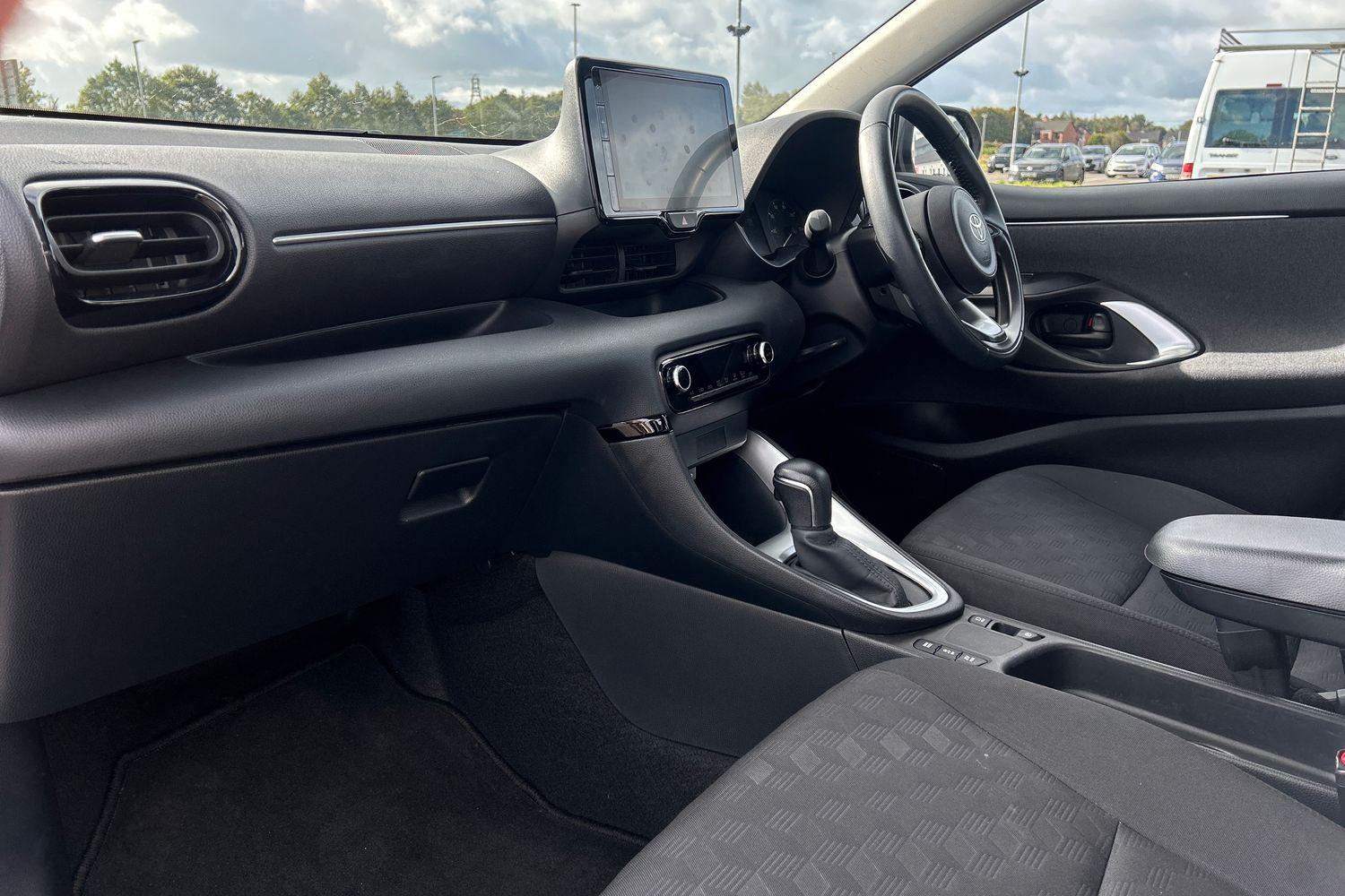 Toyota YARIS Photo 17