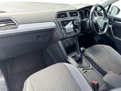 VOLKSWAGEN Tiguan Photo 2