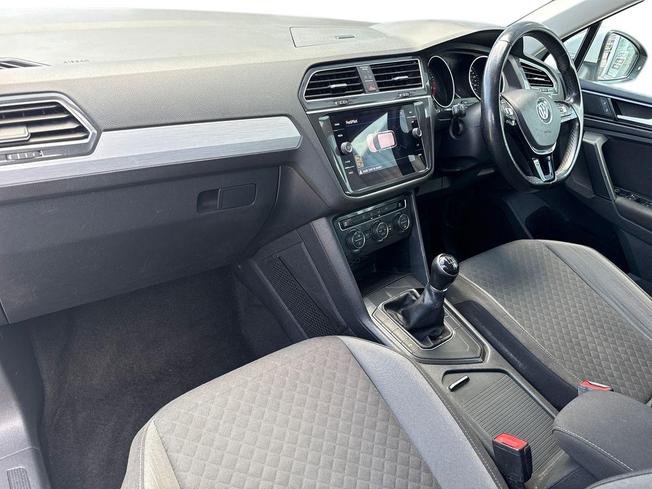 VOLKSWAGEN Tiguan Photo 2