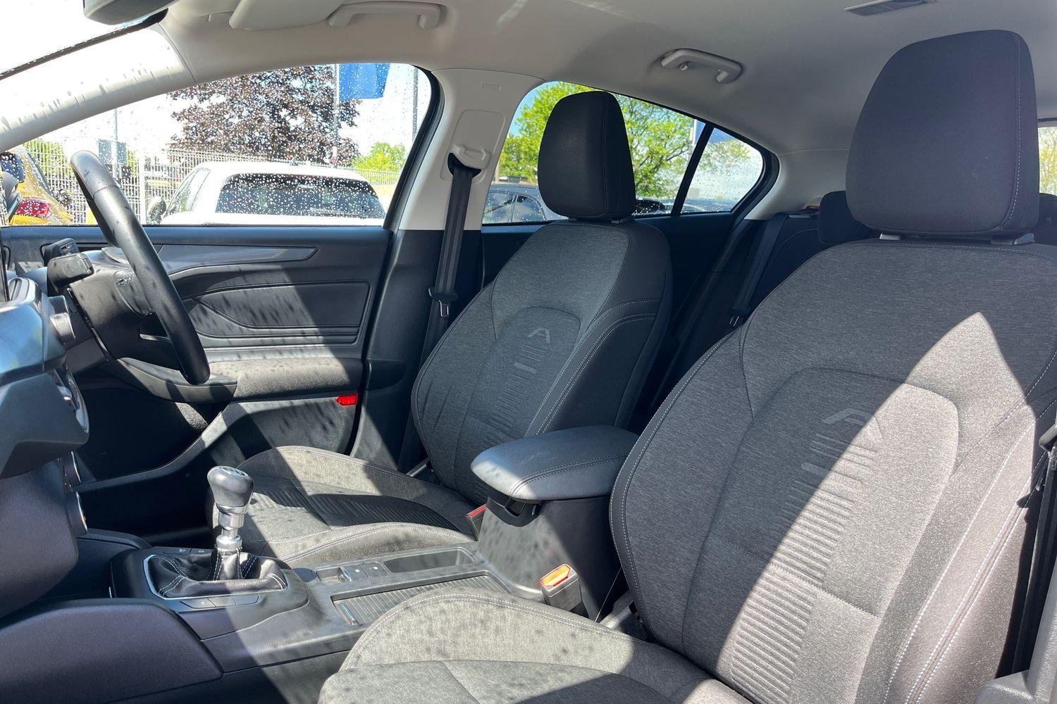 Ford Focus Photo 18