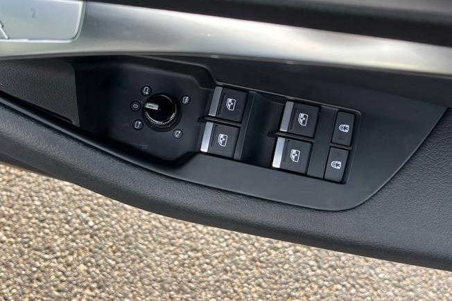 AUDI A6 Saloon Photo 53