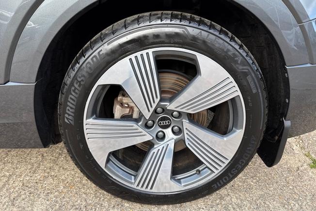 AUDI e-tron Photo 46