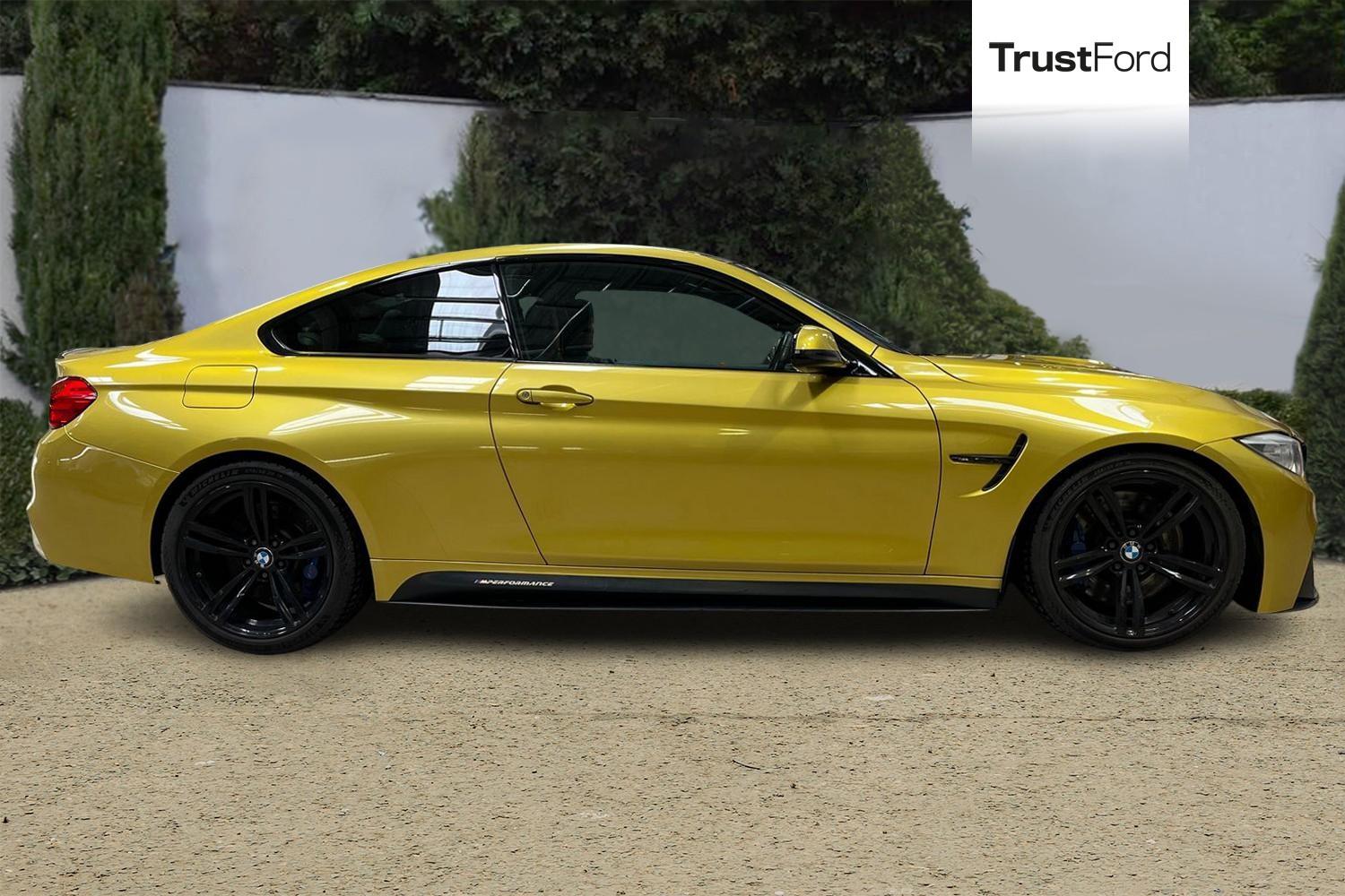 BMW M4 Photo 2