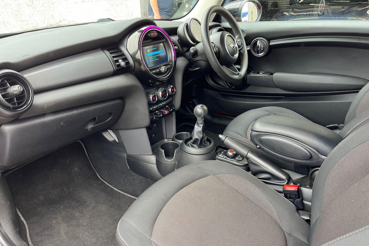 MINI HATCHBACK Photo 17