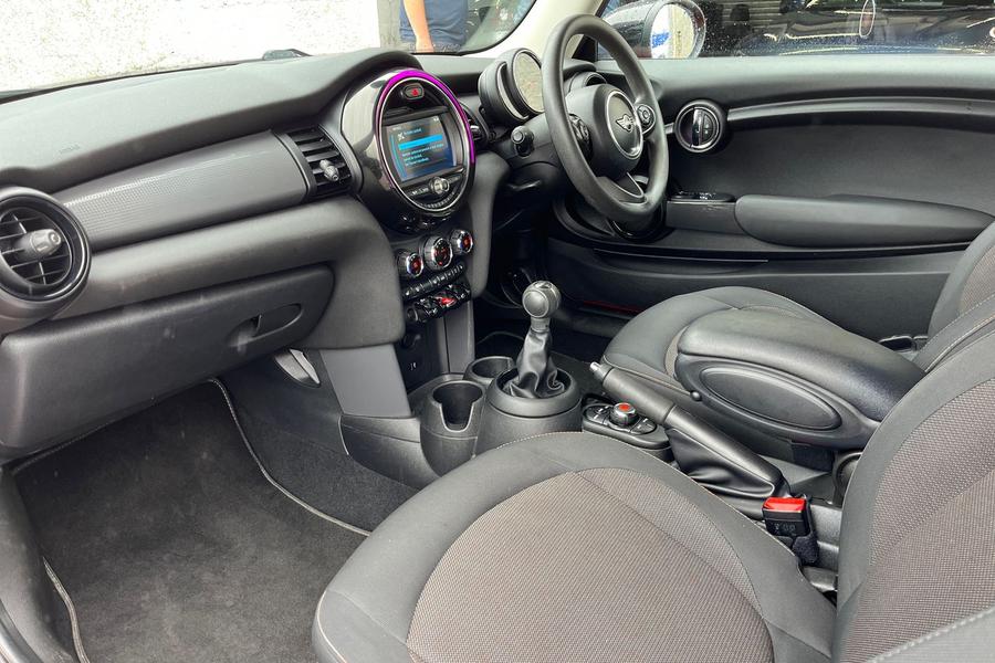 MINI HATCHBACK Photo autoimg-cf2caf50662f370447098f7d028ad337e29cb55d.jpg