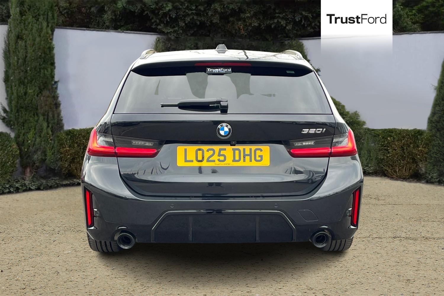 BMW 3 Series Photo 6