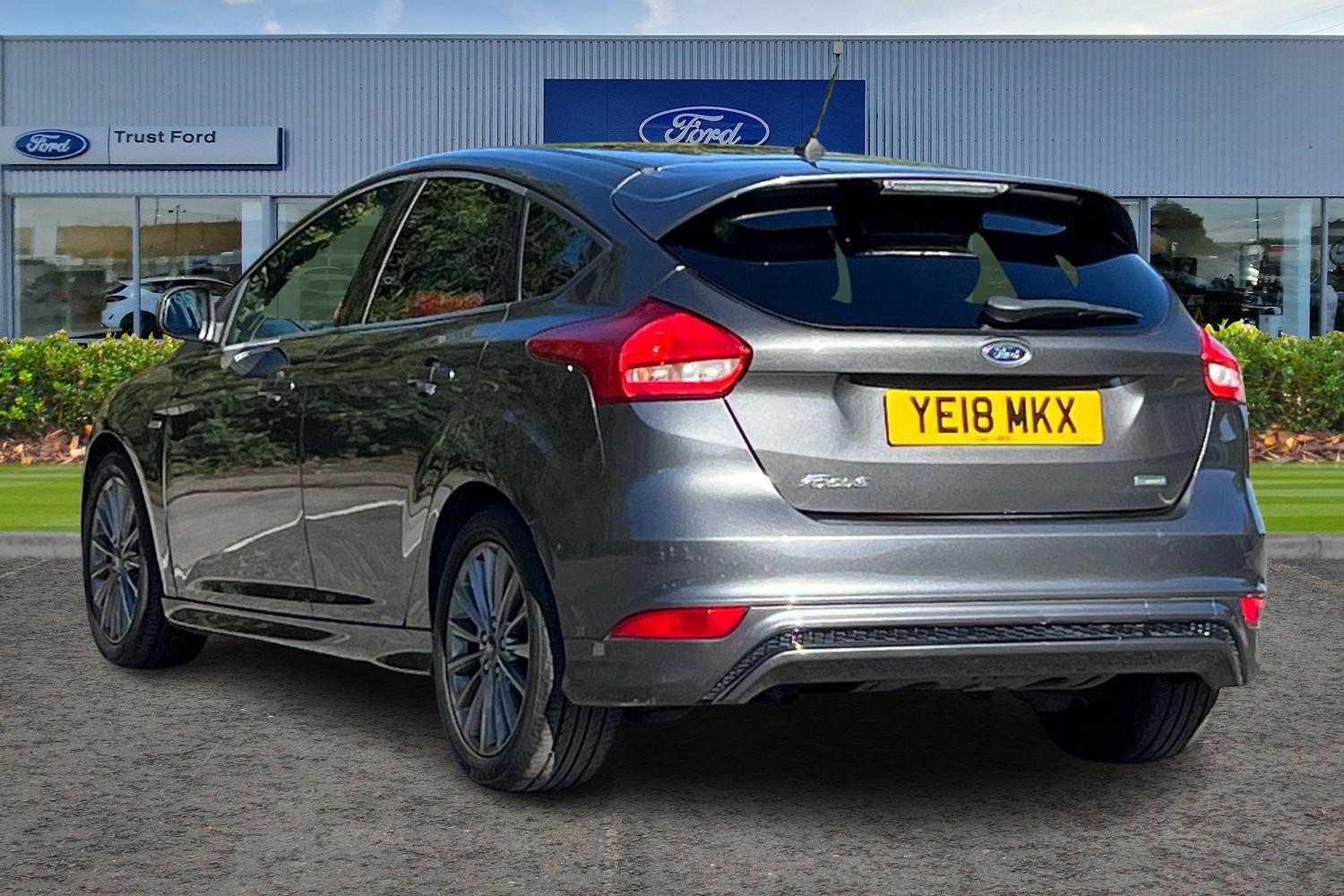 Ford Focus Photo 1