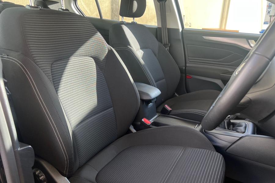 Ford Focus Photo autoimg-cf37b0a4efbc838a4570d7d843dea0980de27322.jpg
