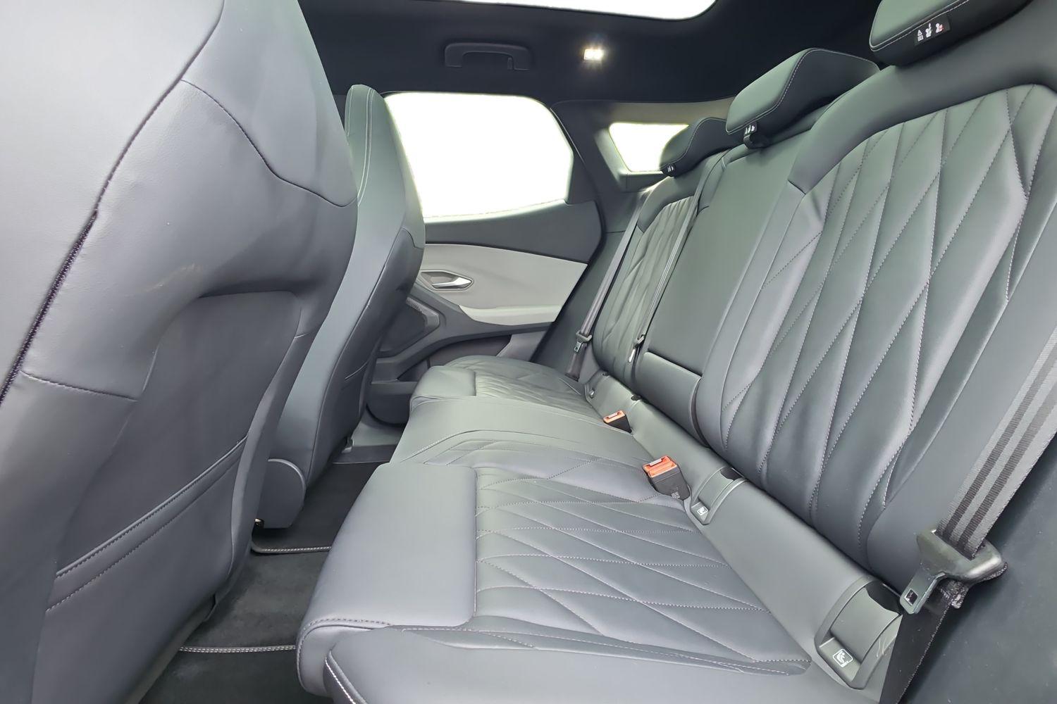 Ford Explorer Photo 10