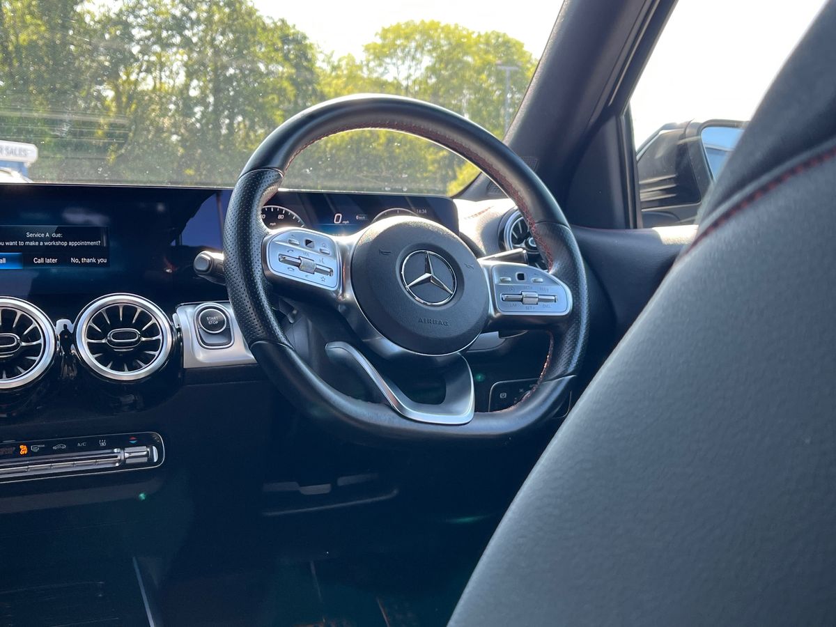 Mercedes-Benz EQB Photo 14