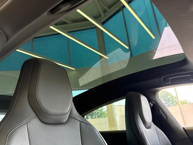 PORSCHE Taycan Photo 28