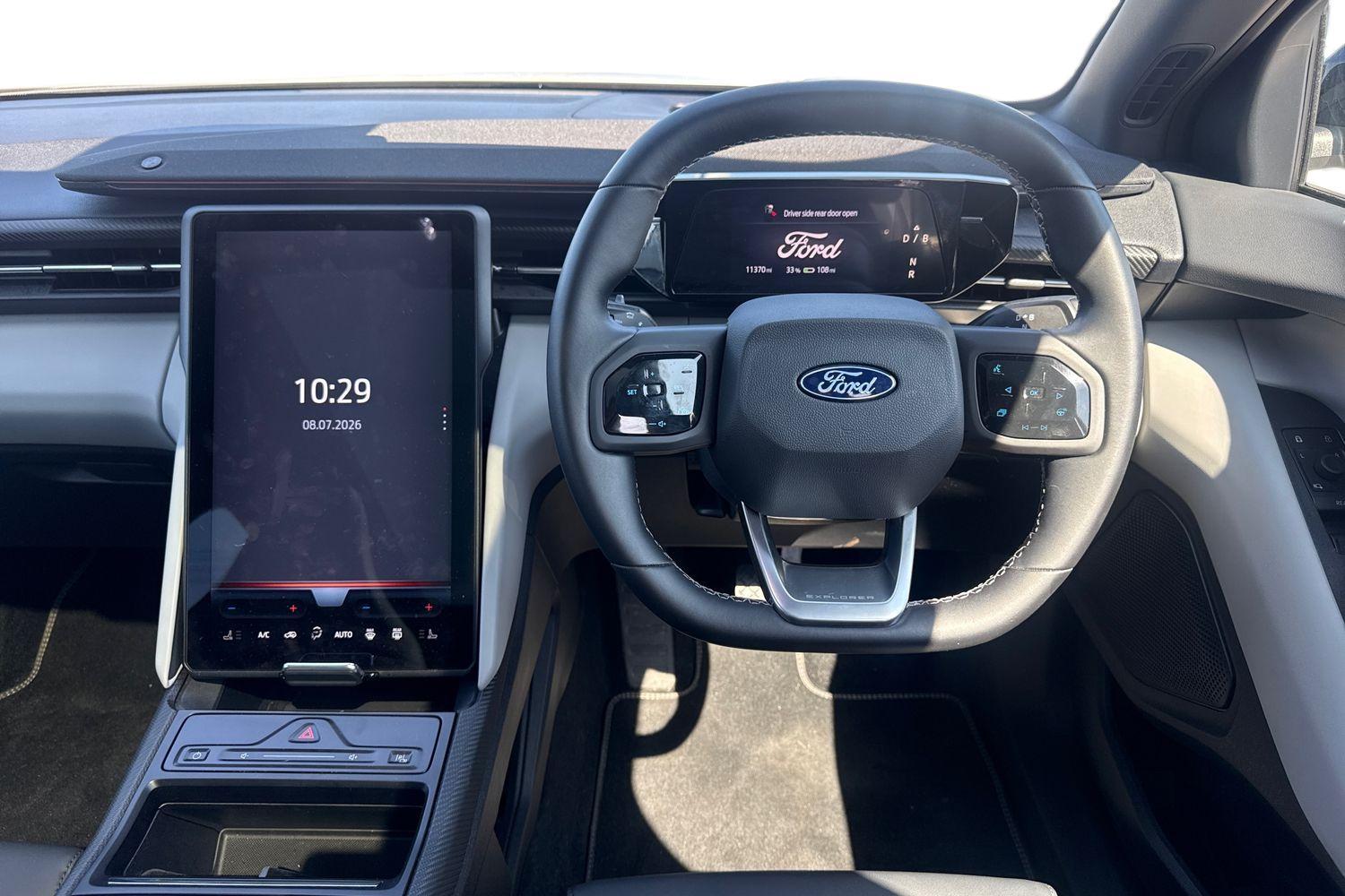 Ford Explorer Photo 10