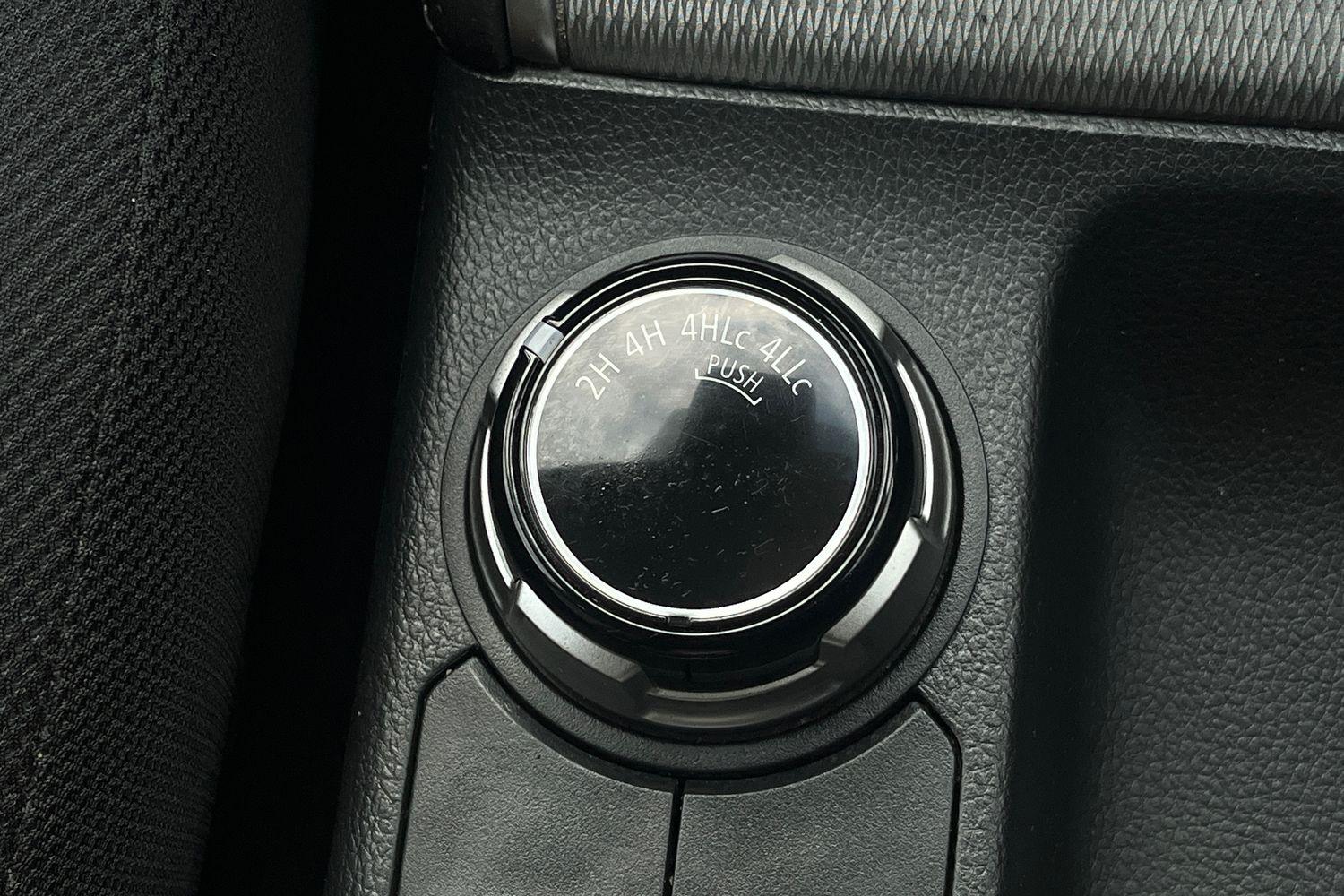 Mitsubishi L200 Photo 35