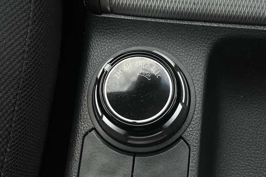 Mitsubishi L200 Photo autoimg-cf458205bc4b86902c7bb64d66436dfcc0e7a50f.jpg