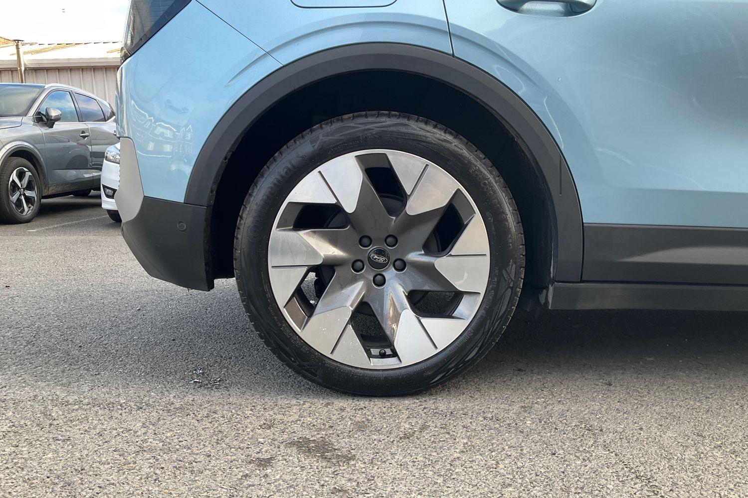 Ford Explorer Photo 7