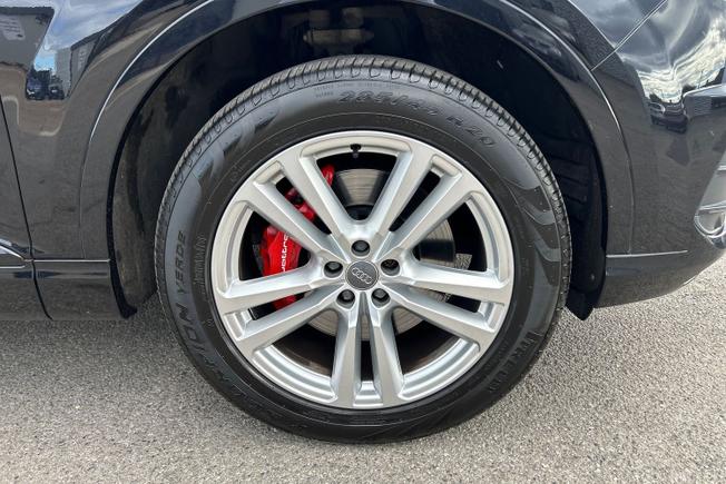 AUDI Q7 Photo 25