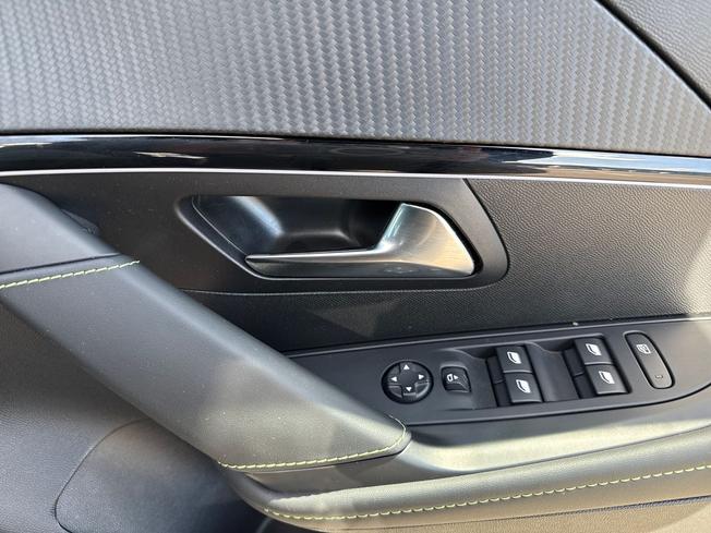 PEUGEOT E-208 Photo 27