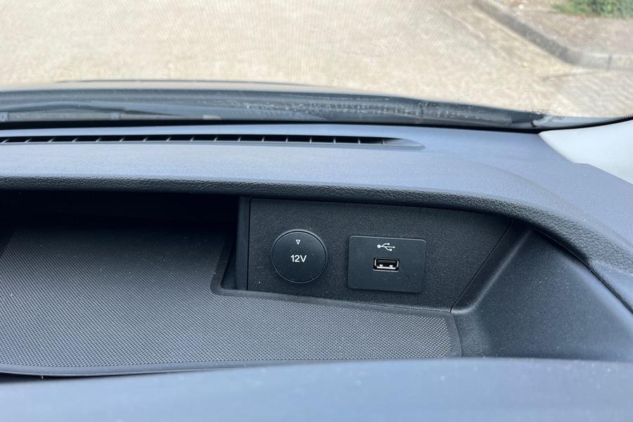 Ford TRANSIT Photo autoimg-cf51ecbc79f01f96019fc100e80f2c9c42ac05e4.jpg
