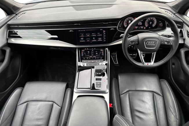 AUDI Q7 Photo 10