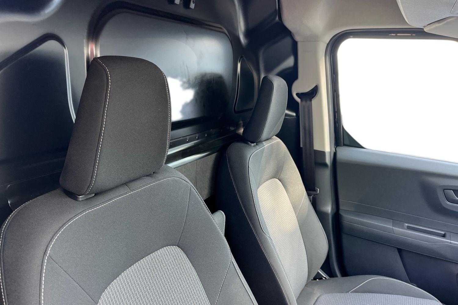 Ford E-Transit Courier Photo 10