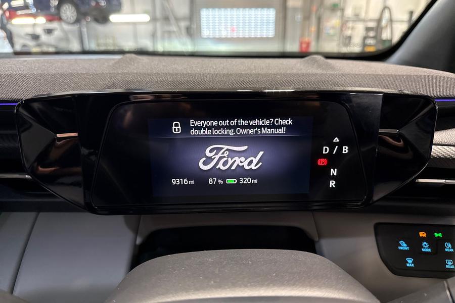 Ford Explorer Photo autoimg-cf5814af5aead1778a6e0acf8e0cff490b9e2bd8.jpg