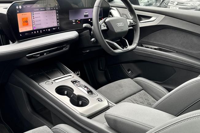 AUDI Q4 e-tron Photo 26