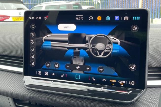 VOLKSWAGEN T-Roc Photo 28