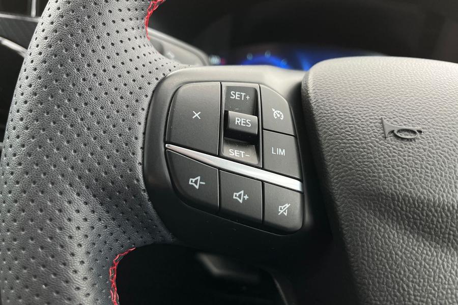 Ford Kuga Photo autoimg-cf611742bc57fbf4baab11f296a975a5e583f90d.jpg