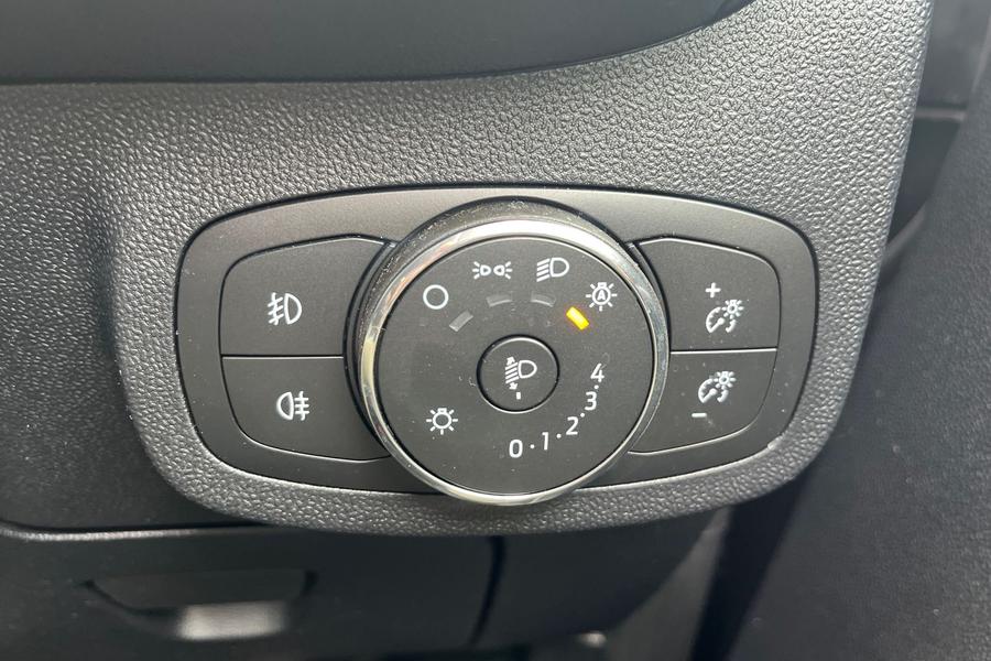Ford FIESTA Photo autoimg-cf616f74f96e2bf2fba314f39b9458ed4ecba417.jpg