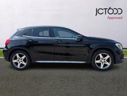 MERCEDES-BENZ GLA Photo 4